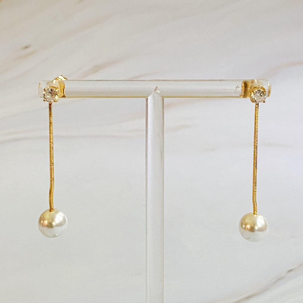 Dangling Pearl Earring